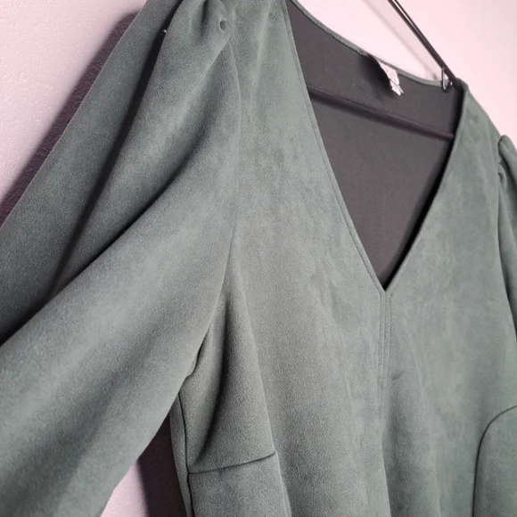 Tuckernuck Deep Green Blouse - Picture 10 of 15